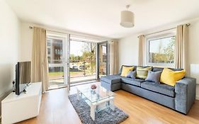 Spacious Two Bedroom, Two Bathroom Apartment With Free Parking, Wifi And Netflix By Hp Accommodation